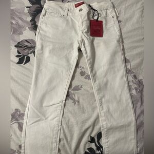 Red Rivet white ladies jeans size 13. Has designs on the back pockets. NWT.